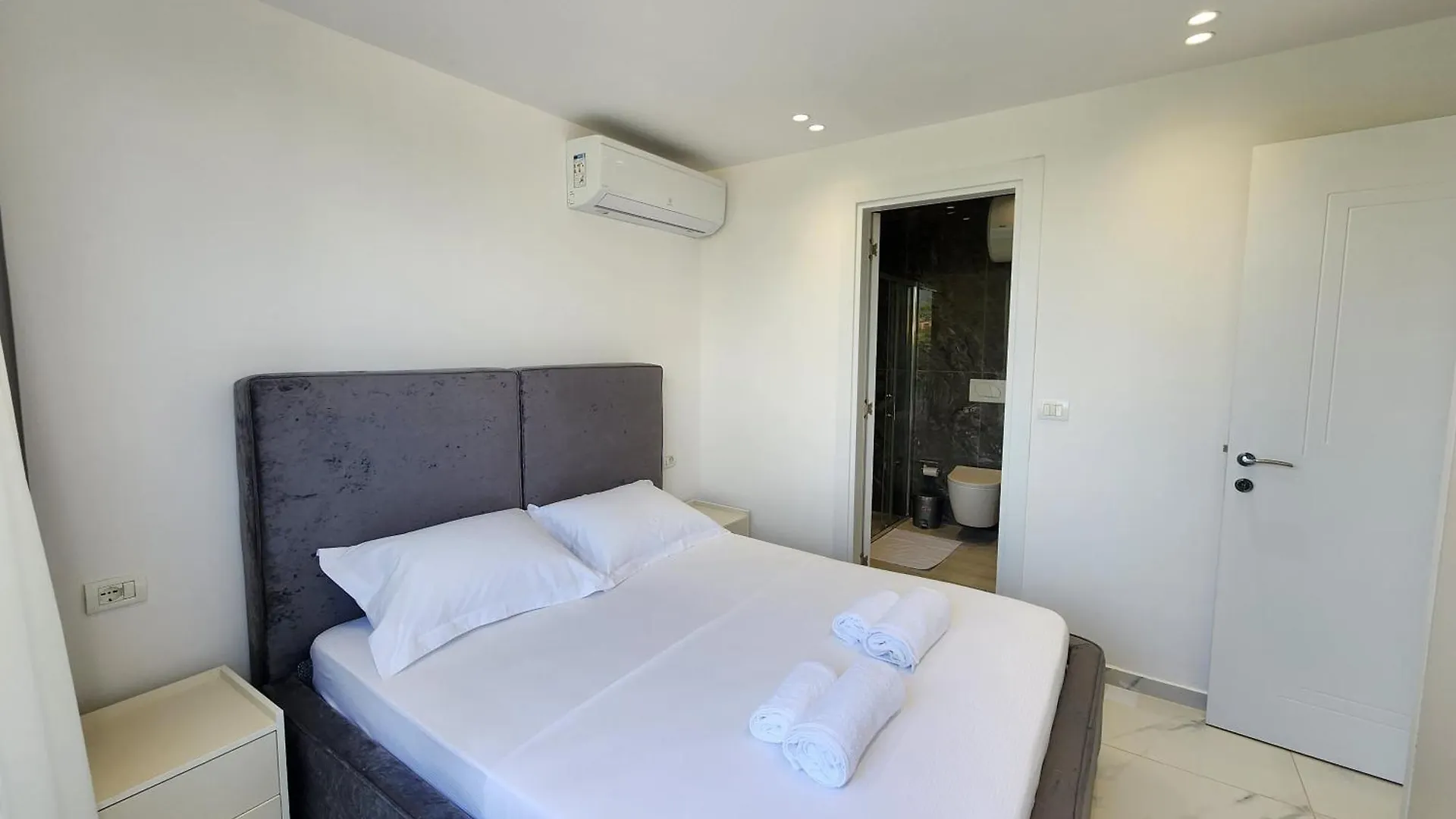 Apartment Penthouse With A City View Tirana