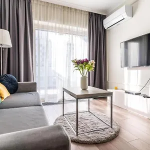 https://mennica-residence-apartments.warsawhotelspoland.com
