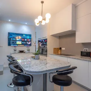 https://fish-market-apartments.brusselshotelsbook.com